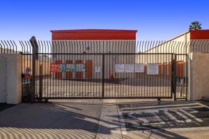 Public Storage - Costa Mesa - 2099 Placentia Ave - Photo 4