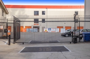 Public Storage - Los Angeles - 4583 Huntington Drive South - Photo 4