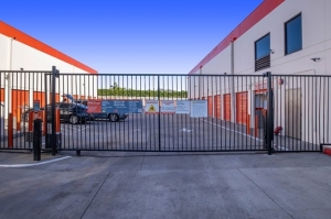 Public Storage - Los Angeles - 3770 Crenshaw Blvd - Photo 4