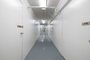 Public Storage - Los Angeles - 2300 Purdue Ave - Photo 2