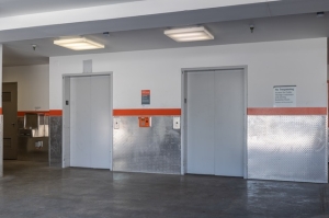 Public Storage - Los Angeles - 2300 Purdue Ave - Photo 4