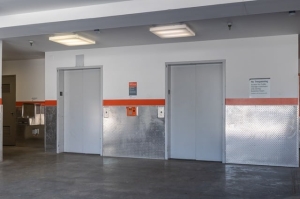 Public Storage - Los Angeles - 2300 Purdue Ave - Photo 4
