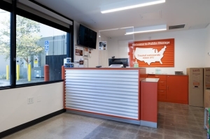 Public Storage - Los Angeles - 2300 Purdue Ave - Photo 3