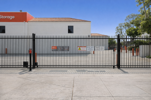 Public Storage - Los Angeles - 649 S Boyle Ave - Photo 4