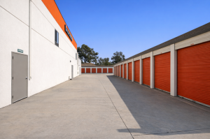 Public Storage - Los Angeles - 649 S Boyle Ave - Photo 2