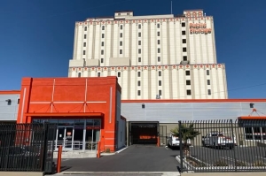 Public Storage - Los Angeles - 3636 Beverly Blvd - Photo 1