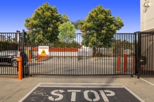 Public Storage - Los Angeles - 2703 Martin Luther King Blvd - Photo 4