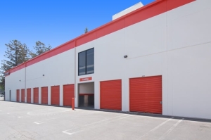 Public Storage - Mountain View - 830 N Rengstorff Ave - Photo 2