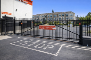 Public Storage - Mountain View - 830 N Rengstorff Ave - Photo 4