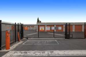 Public Storage - Wilmington - 501 E Pacific Coast Hwy - Photo 4