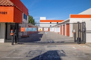Public Storage - Canoga Park - 21321 Vanowen St - Photo 4