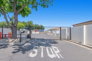 Public Storage - Tracy - 1615 W 11th Street - Photo 4