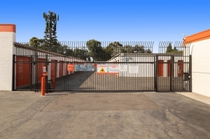 Public Storage - Carson - 1421 E Del Amo Blvd - Photo 4