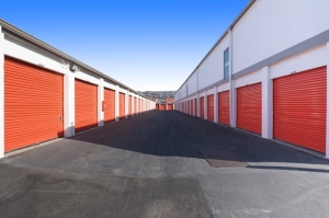 Public Storage - South San Francisco - 160 S Spruce Ave - Photo 2