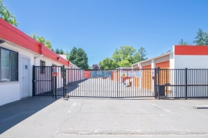 Public Storage - Tigard - 13473 SW Pacific Hwy - Photo 4