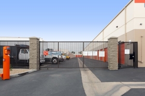 Public Storage - Orange - 623 W Collins Ave - Photo 4