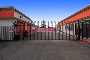 Public Storage - San Lorenzo - 15951 Hesperian Blvd - Photo 4