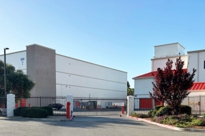 Public Storage - Sunnyvale - 1060 Stewart Drive - Photo 4