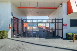 Public Storage - Canoga Park - 8050 Deering Ave - Photo 4