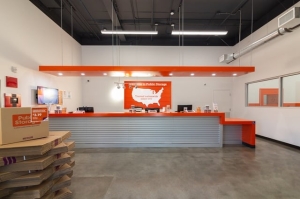 Public Storage - Los Angeles - 1901 S Sepulveda Blvd - Photo 3