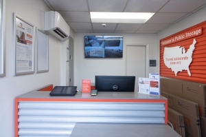 Public Storage - Virginia Beach - 5728 Southern Blvd - Photo 3