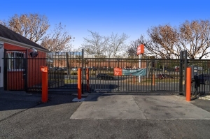 Public Storage - Falls Church - 5819 Columbia Pike - Photo 4