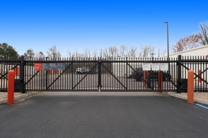 Public Storage - Virginia Beach - 3033 Buckner Blvd - Photo 4