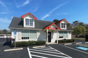 Public Storage - Sumter - 1143 N Guignard Dr - Photo 1