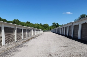 Public Storage - Shawnee - 6855 Hedge Lane Terrace - Photo 2