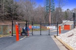 Public Storage - Burke - 5797 Burke Centre Parkway - Photo 4