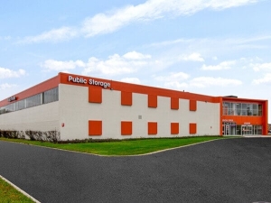 Public Storage - Niles - 7300 N Lehigh Ave - Photo 1