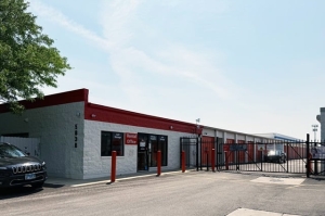 Public Storage - Chicago - 5838 N Pulaski Road - Photo 4