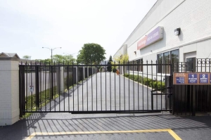 Public Storage - Lincolnwood - 6460 N Lincoln Ave - Photo 4