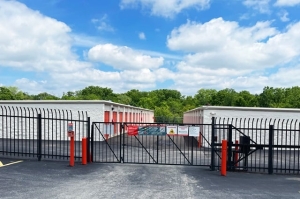 Public Storage - Aurora - 945 N Farnsworth Ave - Photo 4