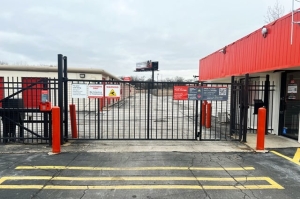 Public Storage - Markham - 3835 W 159th Place - Photo 4
