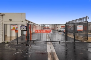 Public Storage - Long Beach - 3207 E South St - Photo 4