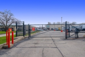 Public Storage - Arlington Heights - 1600 E Davis St - Photo 4