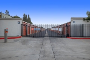 Public Storage - Long Beach - 2506 Atlantic Ave - Photo 4