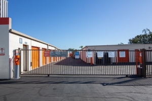 Public Storage - Pasadena - 150 N Halstead Street - Photo 4