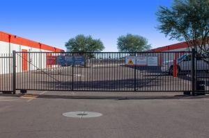 Public Storage - Phoenix - 2421 N Black Canyon Hwy - Photo 4
