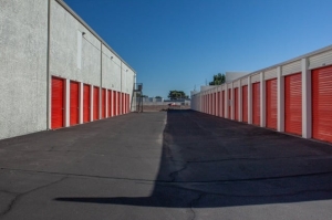 Public Storage - Phoenix - 2421 N Black Canyon Hwy - Photo 2
