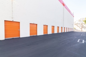 Public Storage - Los Angeles - 5917 Burchard Ave - Photo 2