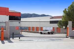 Public Storage - Tujunga - 6400 Foothill Blvd - Photo 4