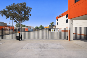 Public Storage - Torrance - 1724 S Crenshaw Blvd - Photo 4