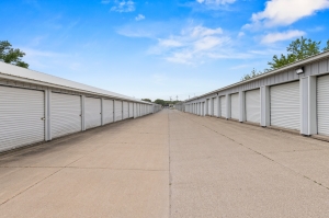 Next Door Self Storage - Kennedy East Moline, IL - Photo 10