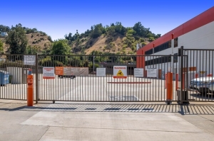 Public Storage - Los Angeles - 1776 Blake Ave - Photo 4