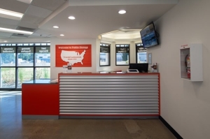 Public Storage - Hillsboro - 3075 SE Tualatin Valley Hwy - Photo 3