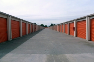 Public Storage - Tracy - 400 W Larch Road - Photo 2