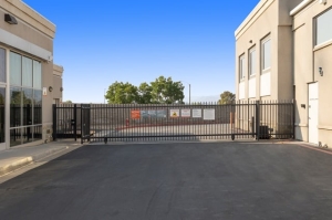 Public Storage - Valencia - 28111 Kelly Johnson Pkwy - Photo 4