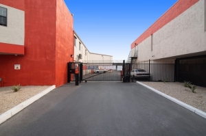 Public Storage - Oakland - 680 Hegenberger Road - Photo 4